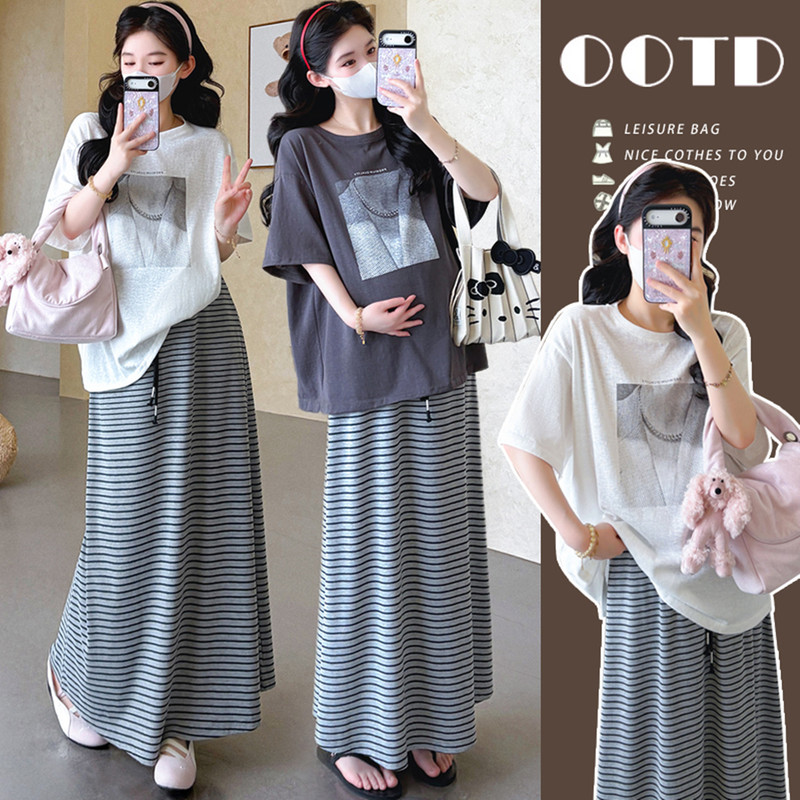 2026 Summer New Maternity Wear Loose Large Size Printed Cotton T-Shirt Top Striped Skirt Two-Piece Set 2026 Summer New Maternity Wear Loose Large Size Printed Cotton T-Shirt Top Striped Skirt Two-Piece Set