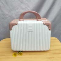 Белый с золотой/угловой отделкой