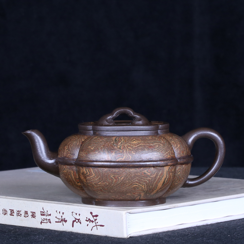 Taiwan's returning old teapot Yixing purple sand master early Lu Yaochen made a round pot with twisted mud tendons and lines by hand