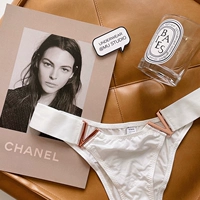 Белый треугольный треугольник модель