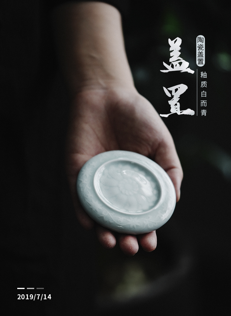 Cloud cover art of jingdezhen hand - carved buy blue glaze glass cover is put value frame play kung fu tea tea accessories