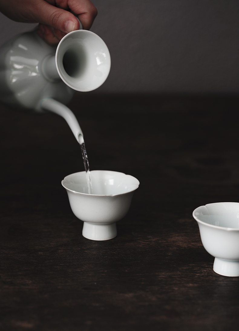 Art of jingdezhen cloud shadow green Japanese flower expressions using footed cup fullness of pottery and porcelain teacup master cup single CPU kung fu tea set