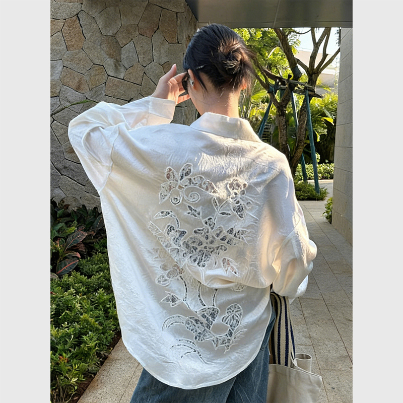 Summer 2026 Super Trendy Age-Reducing Loose Fashion Top with Back Embroidery Lace White Satin Long-Sleeve Thin Shirt for Women