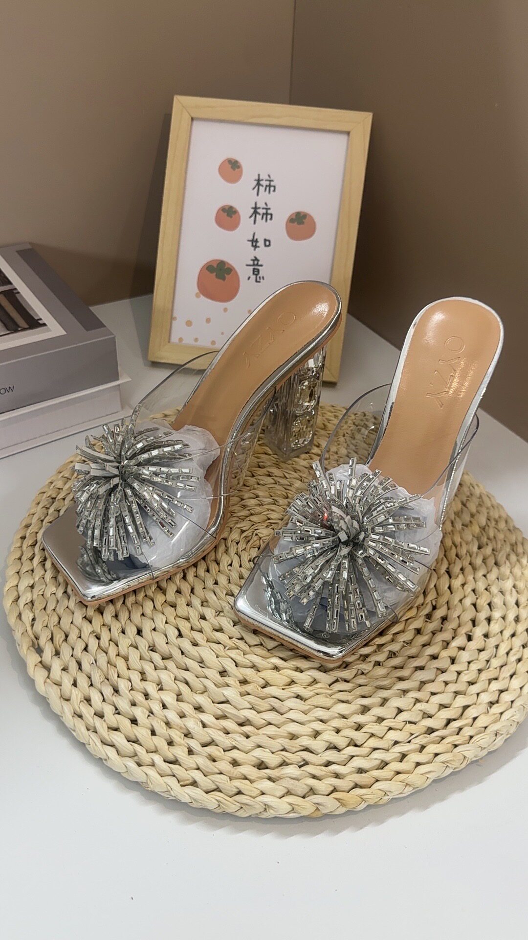 2026年新款时尚百搭粗跟高跟鞋女外穿性感水钻花朵凉拖鞋