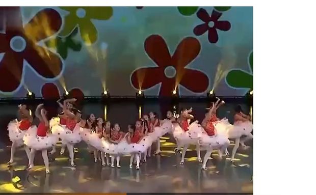 Trang phục đón năm mới của trẻ em, phong cách hoa sen nhỏ, cơn ác mộng tuổi thơ đầy màu sắc, giỏ hoa biểu diễn vũ điệu gạc các hãng quần áo trẻ em