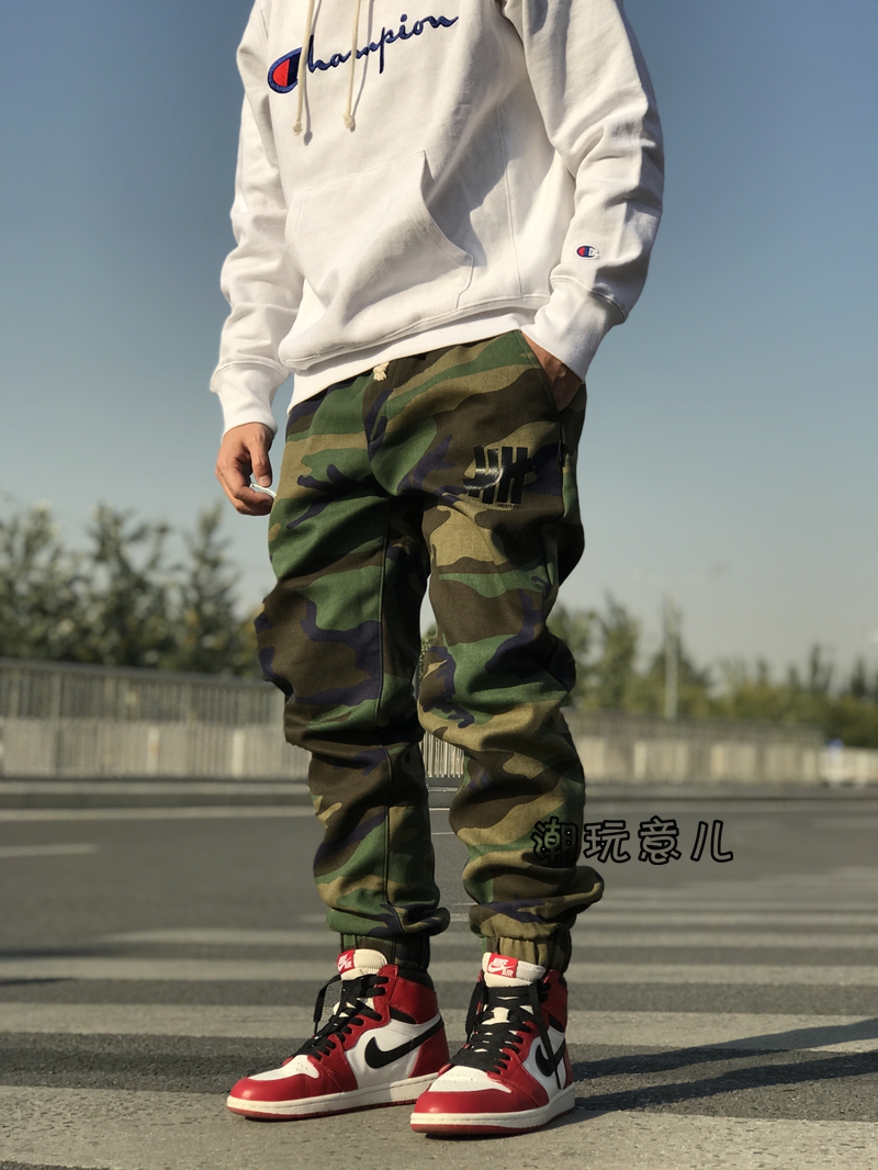 18 mùa đông mới của Mỹ HIP-HOP ngụy trang cộng với quần nhung nam lỏng thủy triều dày độn quần yếm quần dài thể thao nam