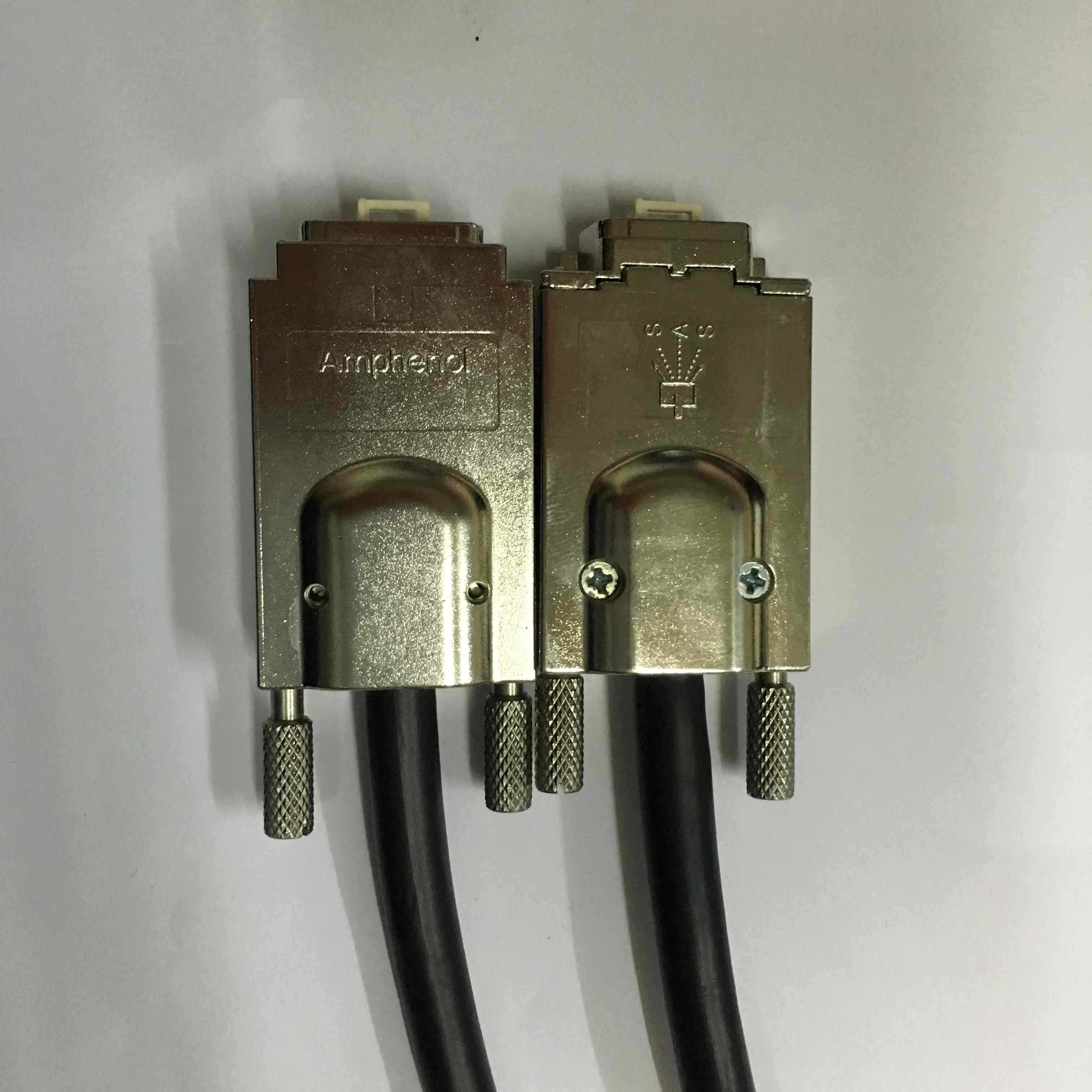 SAS line SFF8470-SFF8470 X4 4 meters amphenol new original factory
