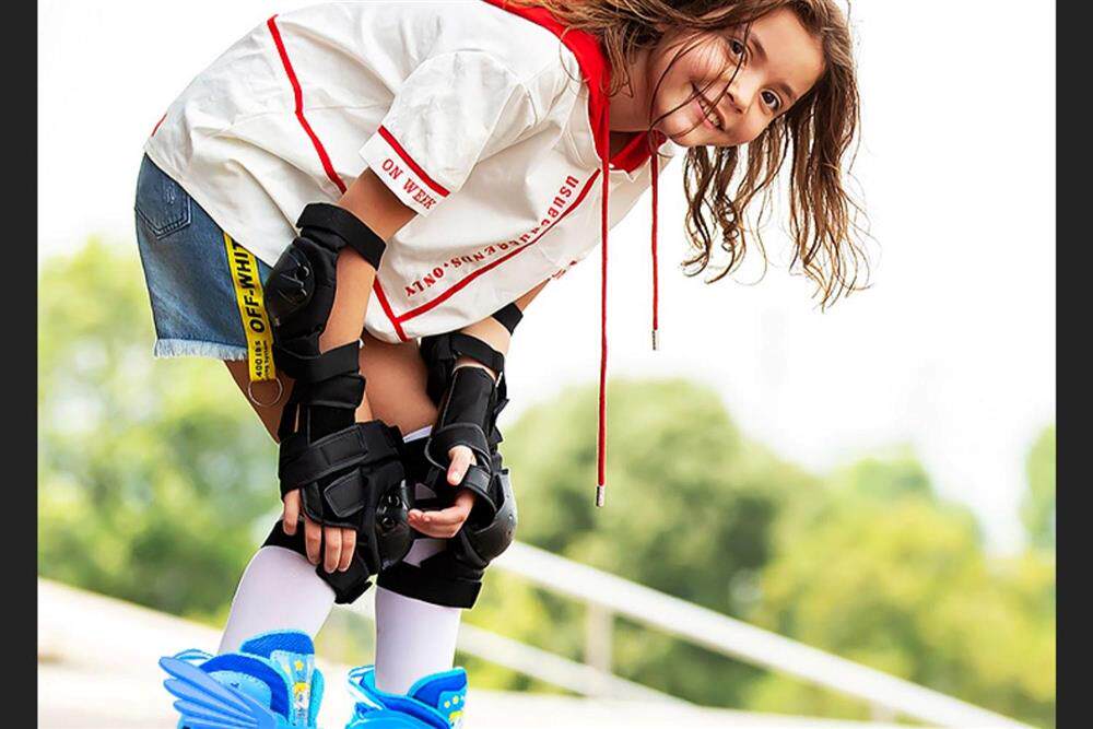 Роликовые коньки для детей 儿童轮滑鞋幼童3-4-5-8-10岁闪光溜冰鞋可调尺码旱冰鞋直排轮套装 Other