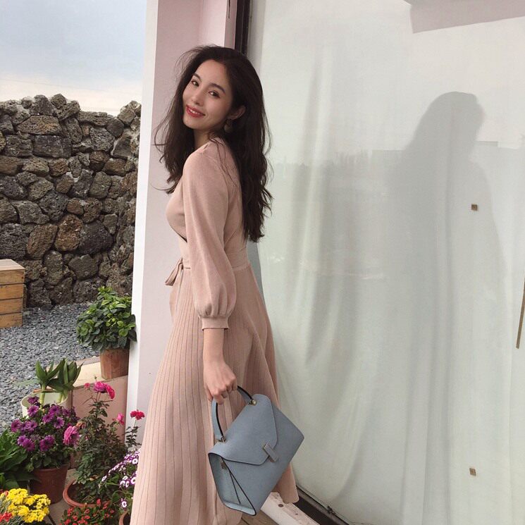 Via Vela) Very fairy dress 2021 new spring and autumn knitted long-sleeved pink elegant little long dress