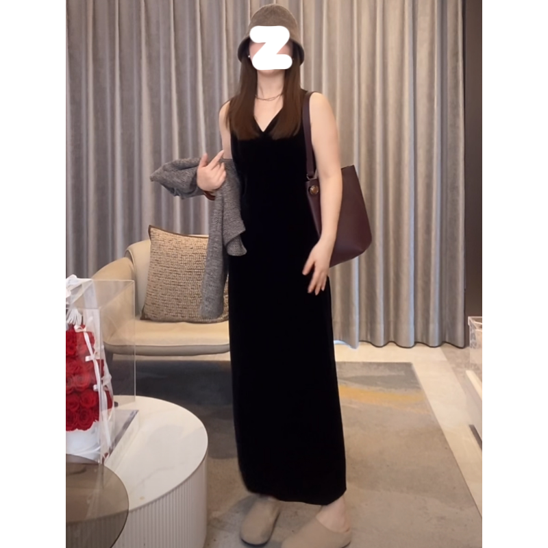 High-End Velvet Hepburn-Style Dress 2026 Summer Plus Size for Curvy Women, Elegant V-Neck Solid Color Fashionable Sleeveless Long Dress
