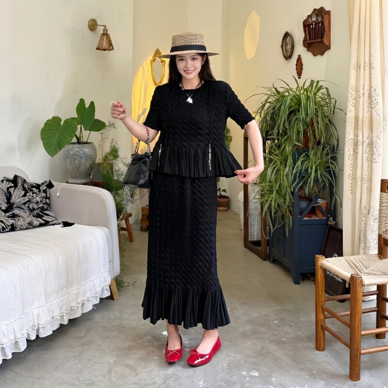 European-Style Heavy-Duty Fashion Pleated Suit 2026 Summer Plus-Size Trendy Top + Skirt Two-Piece Set for Women European-Style Heavy-Duty Fashion Pleated Suit 2026 Summer Plus-Size Trendy Top + Skirt Two-Piece Set for Women