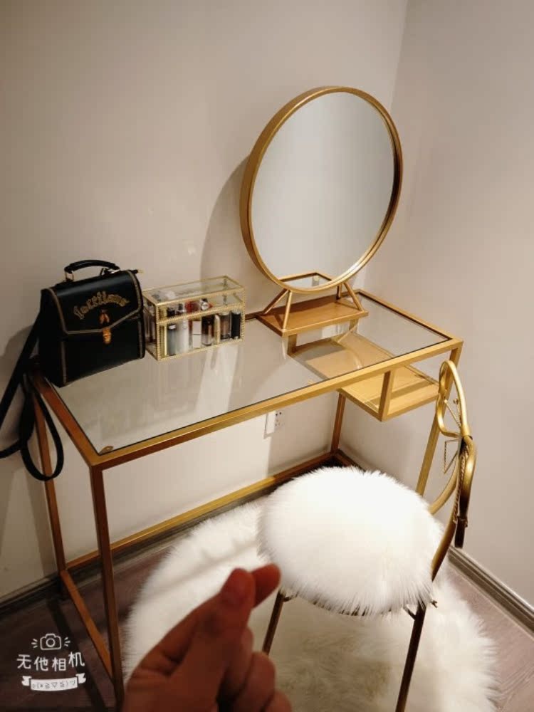 Bàn trang điểm sắt rèn Bắc Âu phòng ngủ căn hộ nhỏ mini lưới đỏ in bàn trang điểm đơn giản kính trang điểm đơn giản - Bàn bàn ghế máy tính