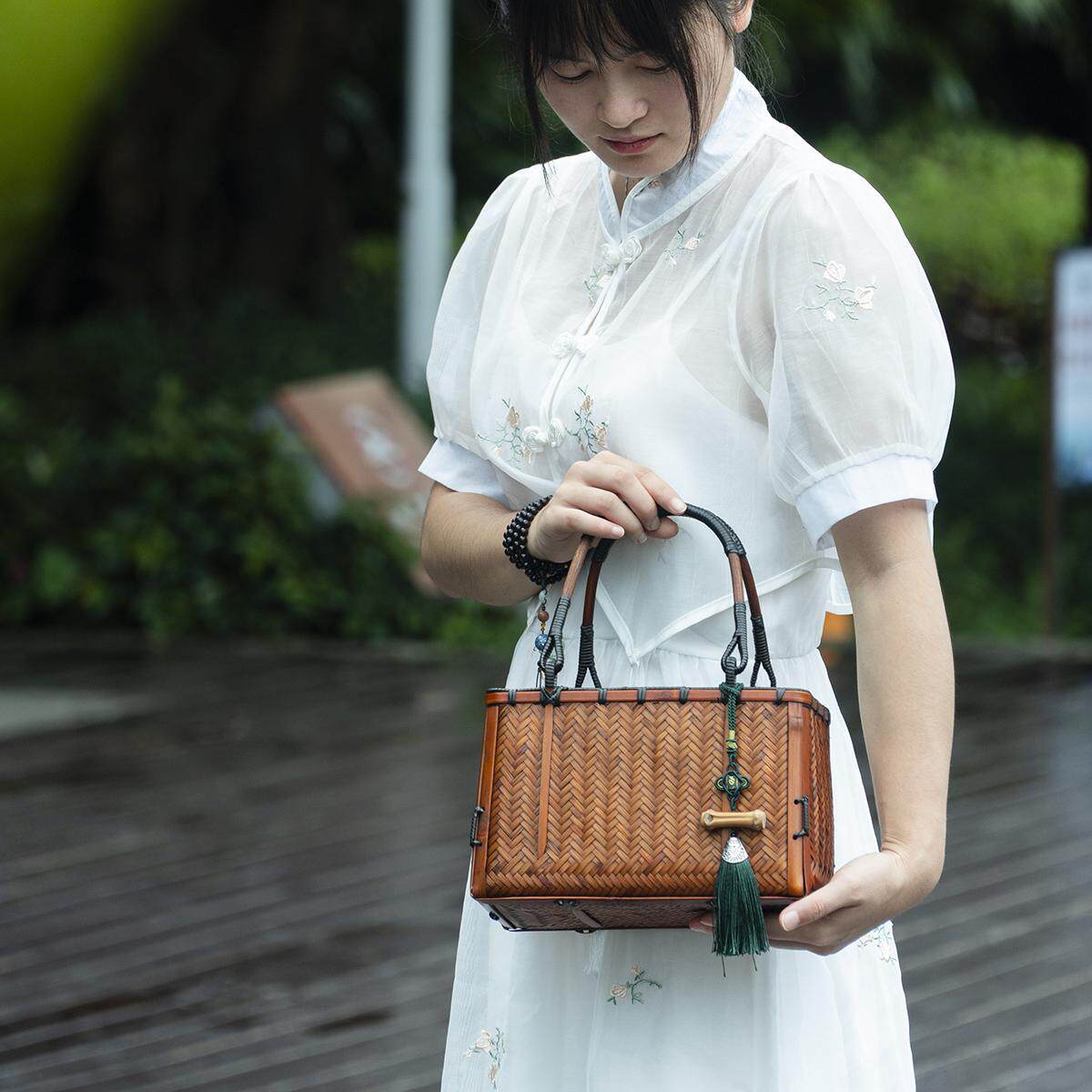 Master Qiu Retro Hand-Woven Bamboo Bag, Artistic Style Cotton-Lined Chinese Hanfu Bag, Hard-Shell Handheld Woven Bag - Thumbnail 4