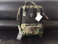 Глубокий камуфляж сражается с черным большим