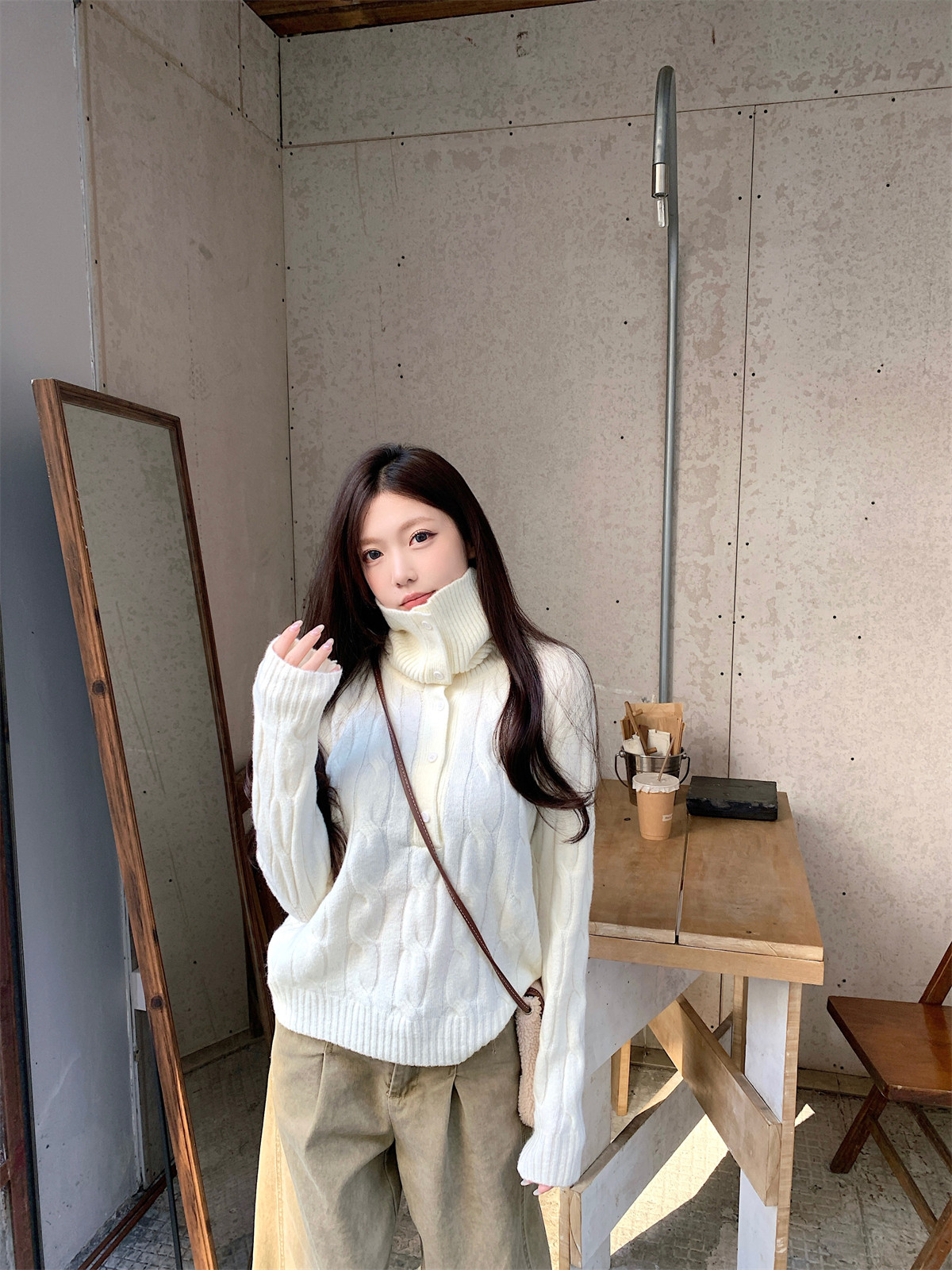 이른 봄 프랑스식 복잡한 고대 돈 바람 꽈배기 터틀넥 단추 디자인 스웨터 니트 스웨터 느긋한 바람 순수한 욕망 맨위 여성 상세 이미지 23