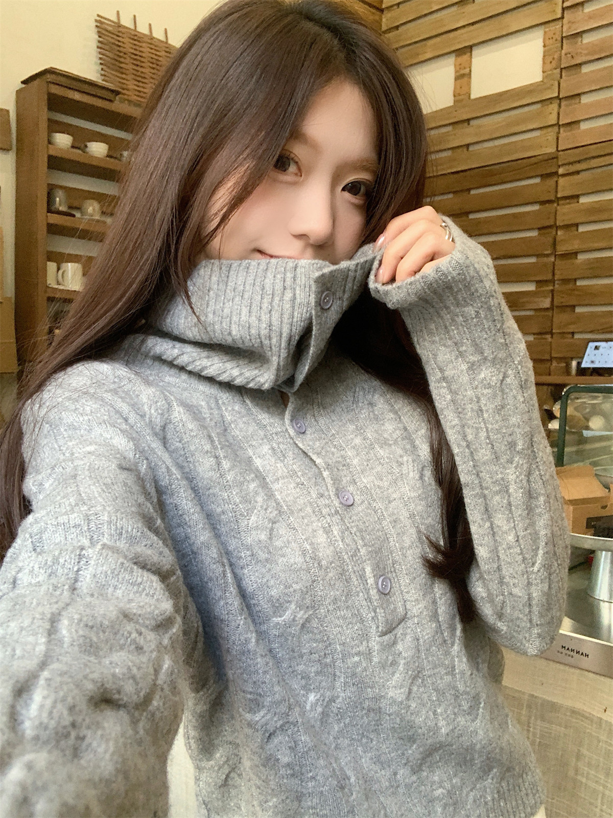 이른 봄 프랑스식 복잡한 고대 돈 바람 꽈배기 터틀넥 단추 디자인 스웨터 니트 스웨터 느긋한 바람 순수한 욕망 맨위 여성 상세 이미지 6