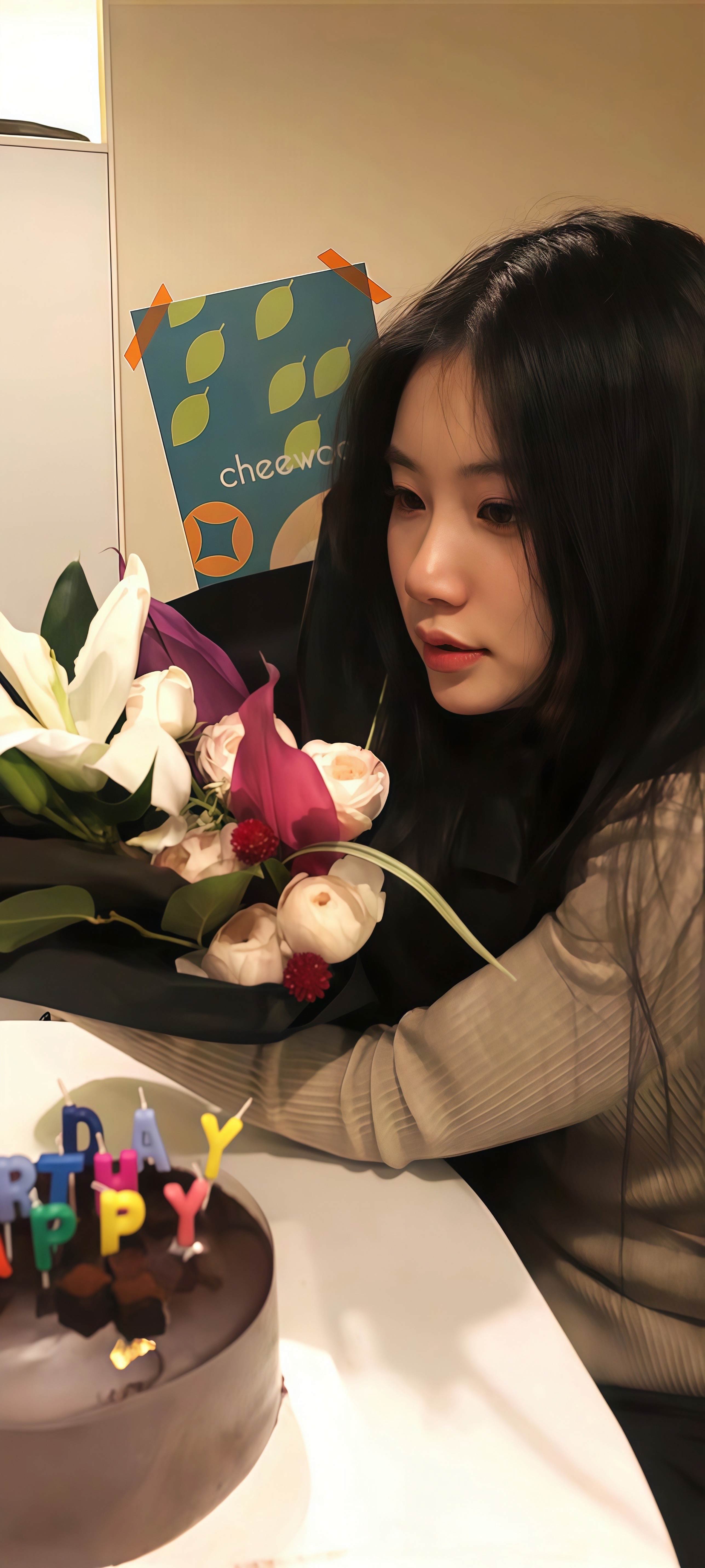生日氛围感壁纸 鲜花蛋糕少女竖版手机锁屏