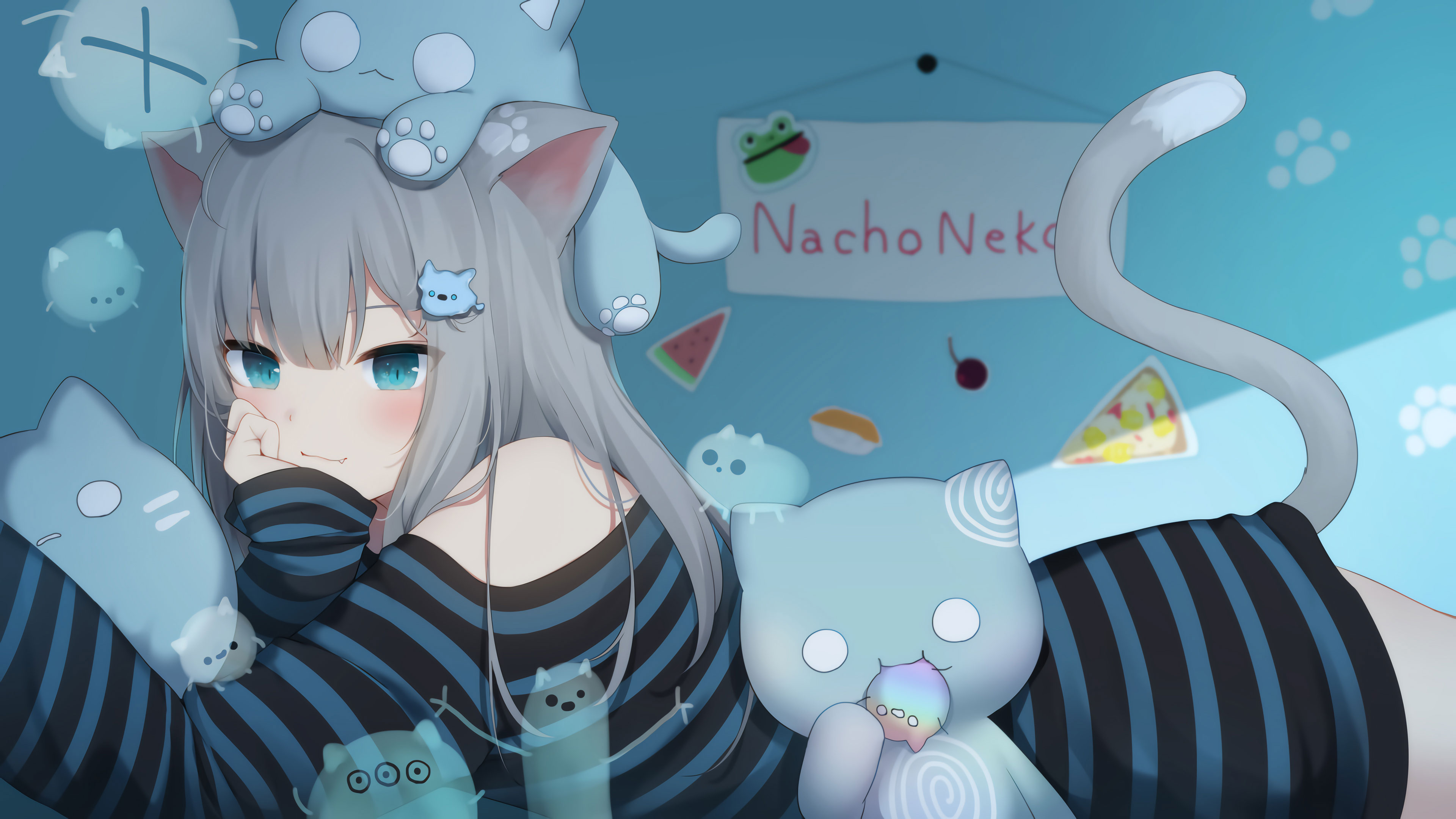 4K 高清二次元猫耳少女横版插画,灰长发蓝瞳兽耳猫尾,黑灰条纹上衣,浅蓝色小猫玩偶,可爱房间背景,日系动漫,无水印电脑壁纸