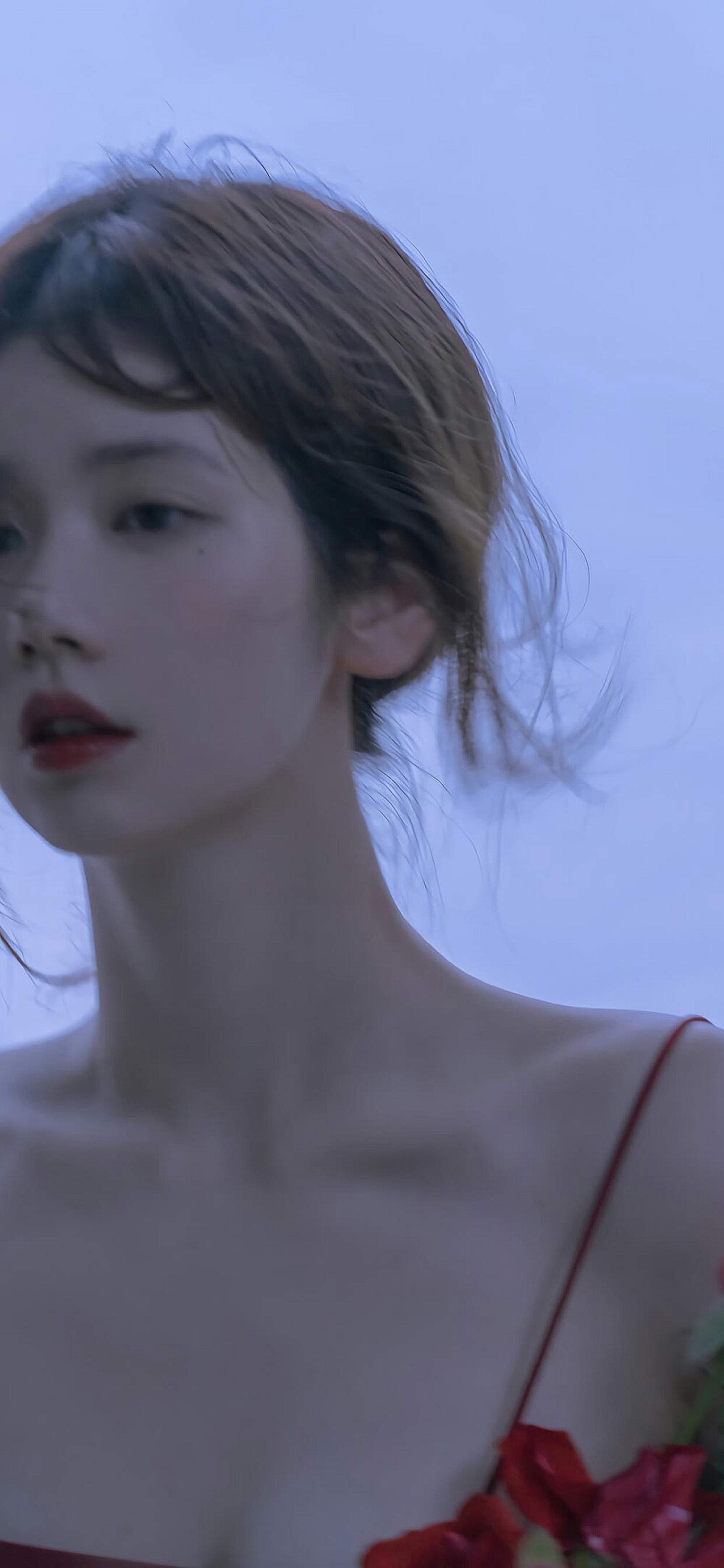 蓝调情绪壁纸 冷感少女特写人像竖版手机锁屏
