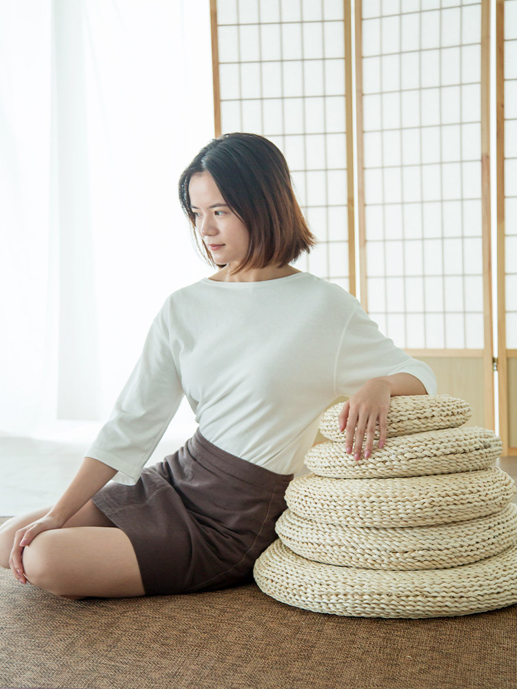 Grass woven futon Pastoral style Buddha worship meditation Pu grass handmade corn skin thickened high elastic cushion Futon meditation mat