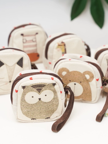 Маленькая помада, мультяшный бумажник, монеты