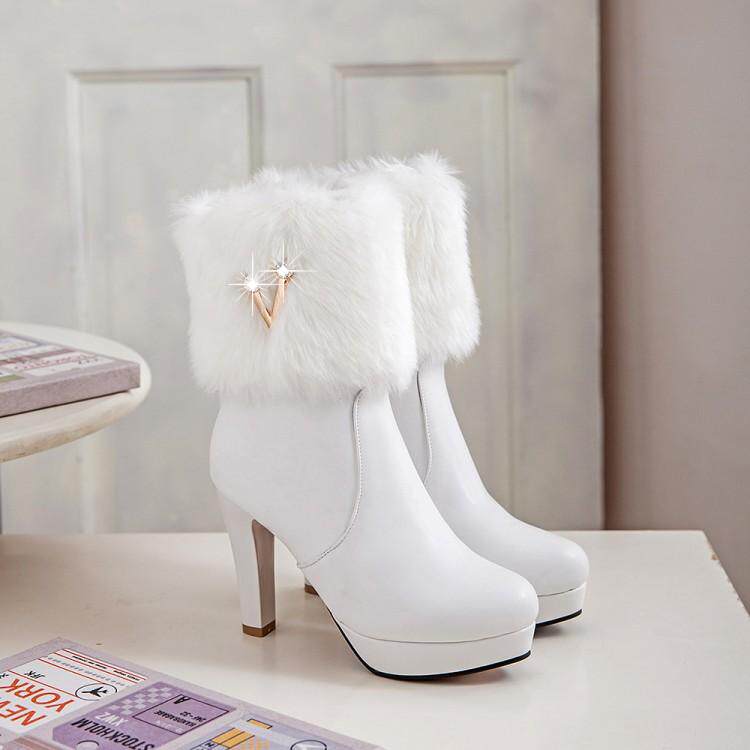 H55女鞋熊掌千金新款保暖防水?如何选一双适合秋冬的优质雪地靴?