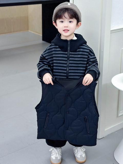 Boys suit autumn and winter 2025 new style baby plus velvet clothes children's quilted vest and pants three-piece set