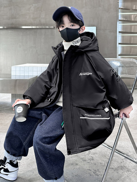 Boys' fleece jacket autumn and winter 2025 new style medium and large children's quilted thickened windbreaker children's wear winter parka