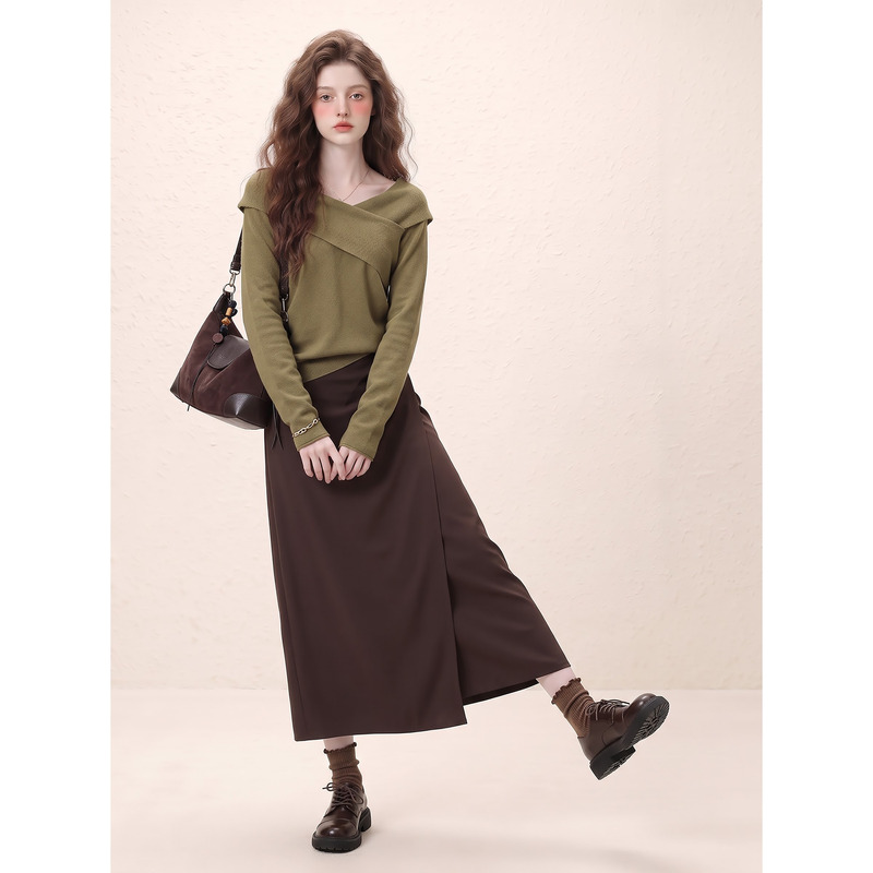 Green Cross V-Neck Slim-Fit Top and Dark Brown Straight Skirt, Very Beautiful Two-Piece Set, 2026 New Style for Women