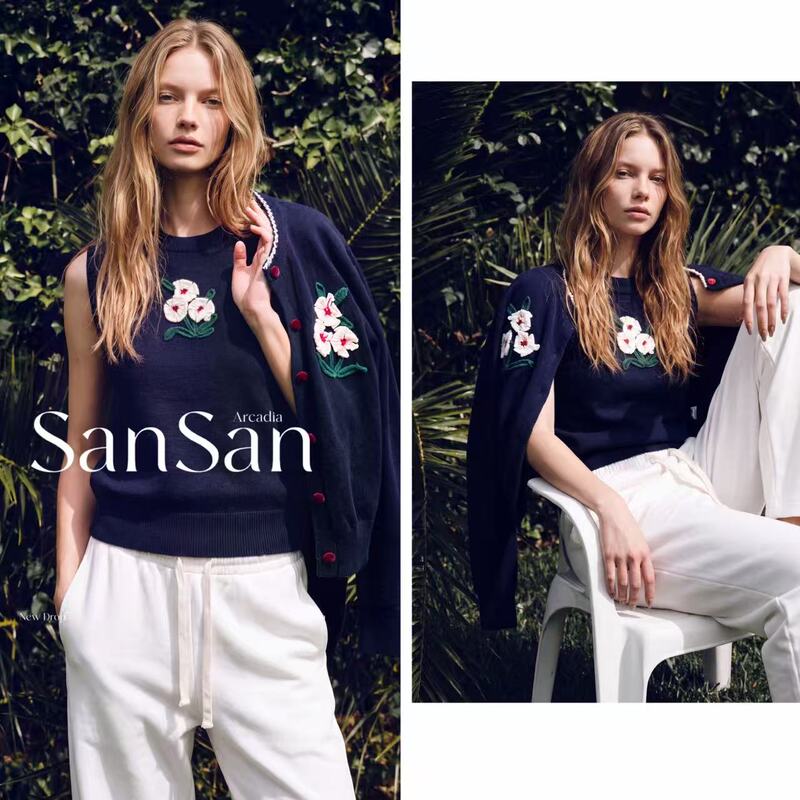 [Sansan Brand] French-Style Retro Hand-Crocheted Floral Knit Vest with Round Neck for Layering in Autumn Fwy952