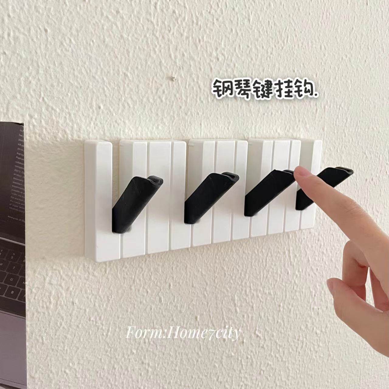 Creative Piano Hook Free to punch the home wall Wall Sticking Hook Ins black and white slips into the back of the family door GENGUAN WALL-HANGING-Taobao