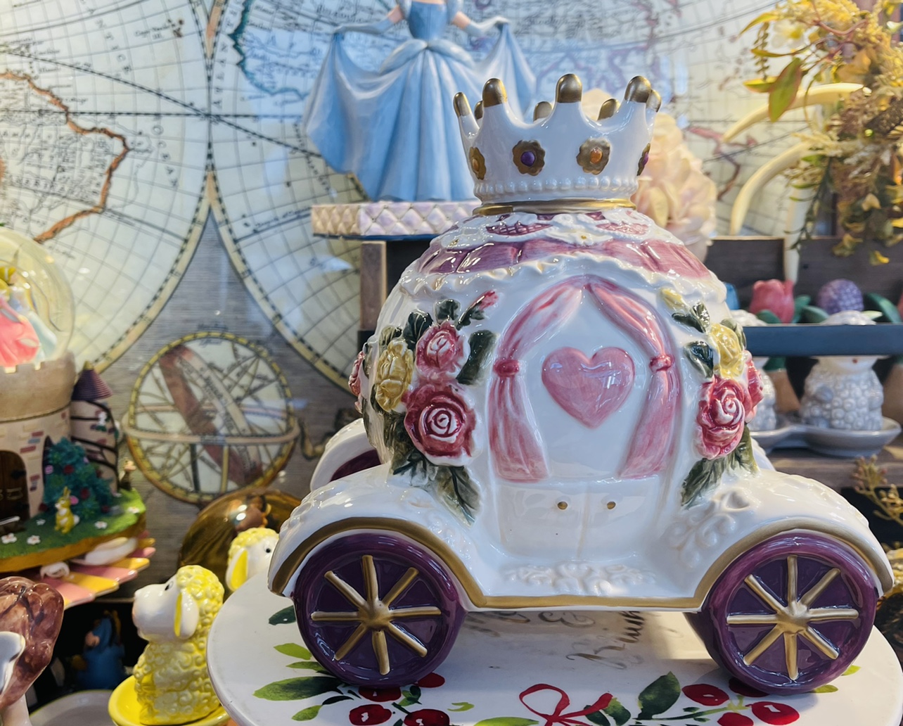 Pure hand-painted ceramic carriage piggy bank new piggy bank European-style children's gift tissue box flower ceramic