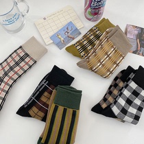 Retro plaid socks female midbarrel socks Han version ins Chains Chains 100 lap college wind autumn winter long cylinder calf cotton socks