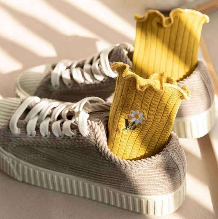 Fungus lace socks women's middle tube socks ins tide cute Korean Japanese girls flowers spring and autumn summer bubble socks