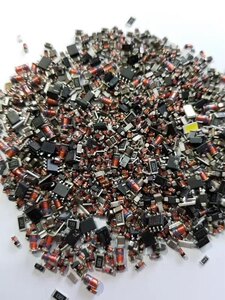 10G/Pack Mixed Electronic Component Kit: Smd Capacitors, Resistors, Chips, Ics, Diodes, Transistors, Inductors, Leds