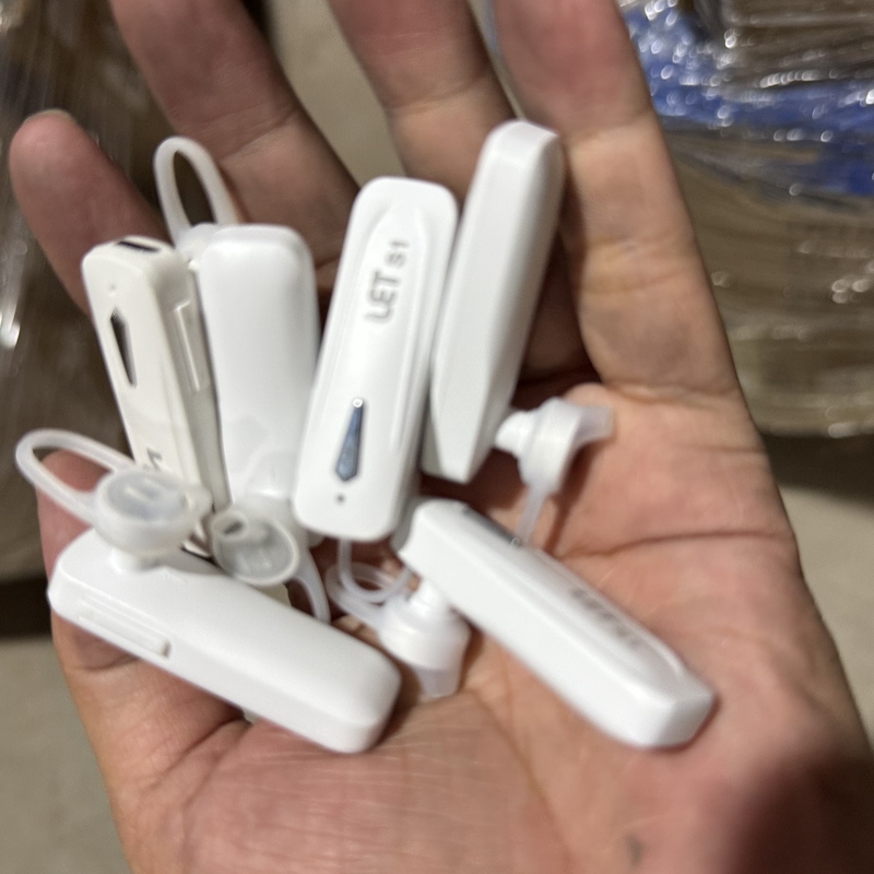 Bluetooth Headphones, Many of Them Can Be Used as Soon as They Are Charged Some Are Not Suitable.