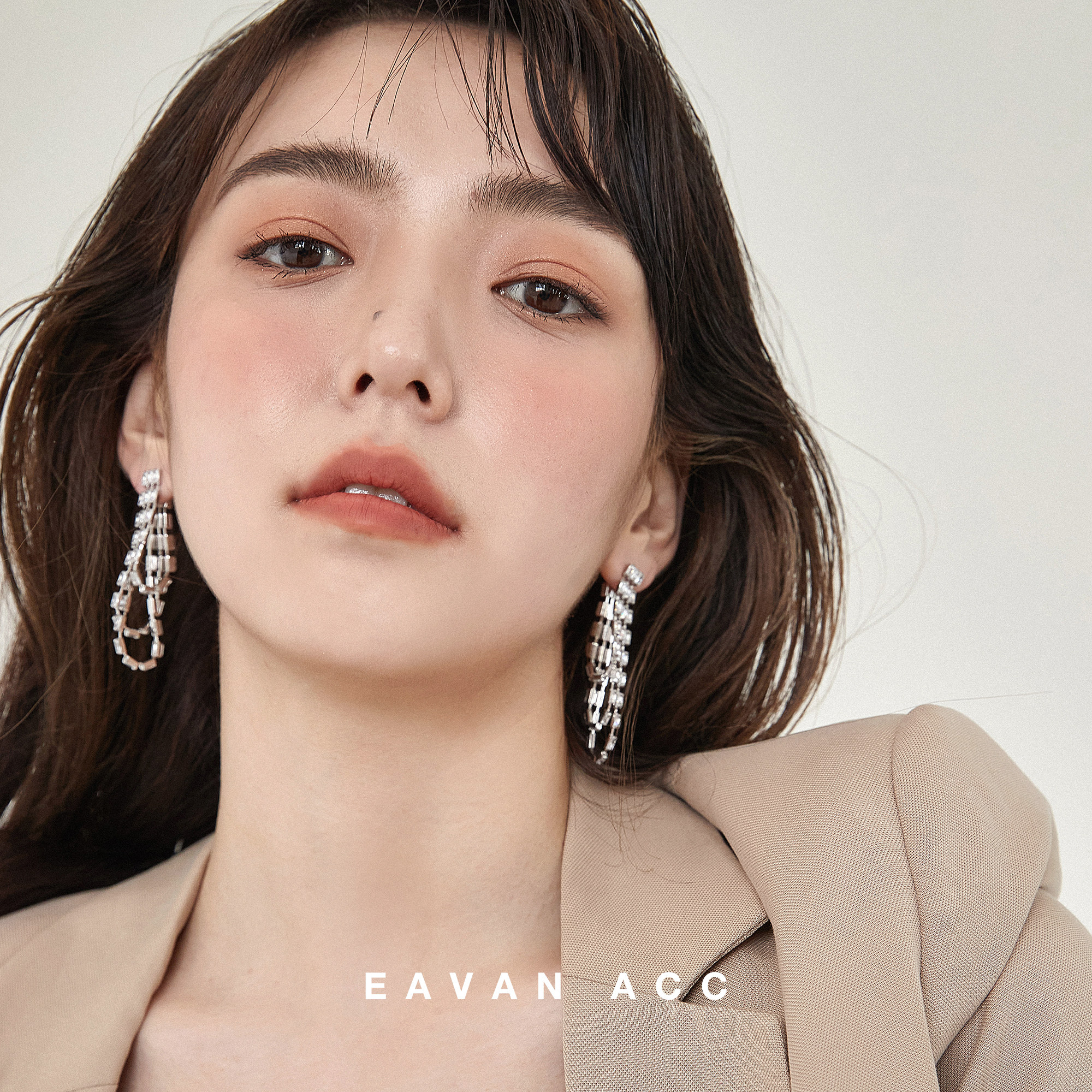 EAVAN ACC original light luxury streamlined diamond earrings wild niche cold wind long earless pierced ear clip