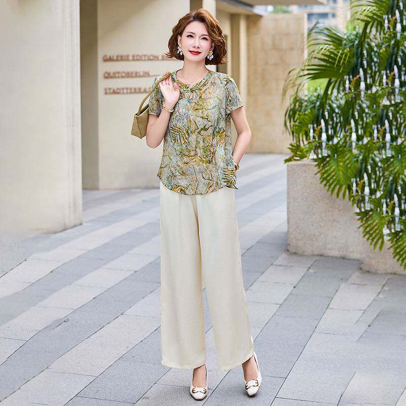 Counter official mom summer fashion age-reducing suit 2026 summer new middle-aged and elderly women's short-sleeved wide-legged clothing