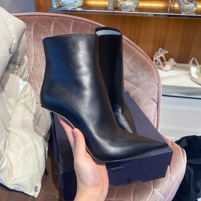 25 New European and American Style Black Pointed-Toe Short Boots for Women, Autumn and Winter Ultra-High Heels, Fashion Slimming Mid-Calf Ankle Boots