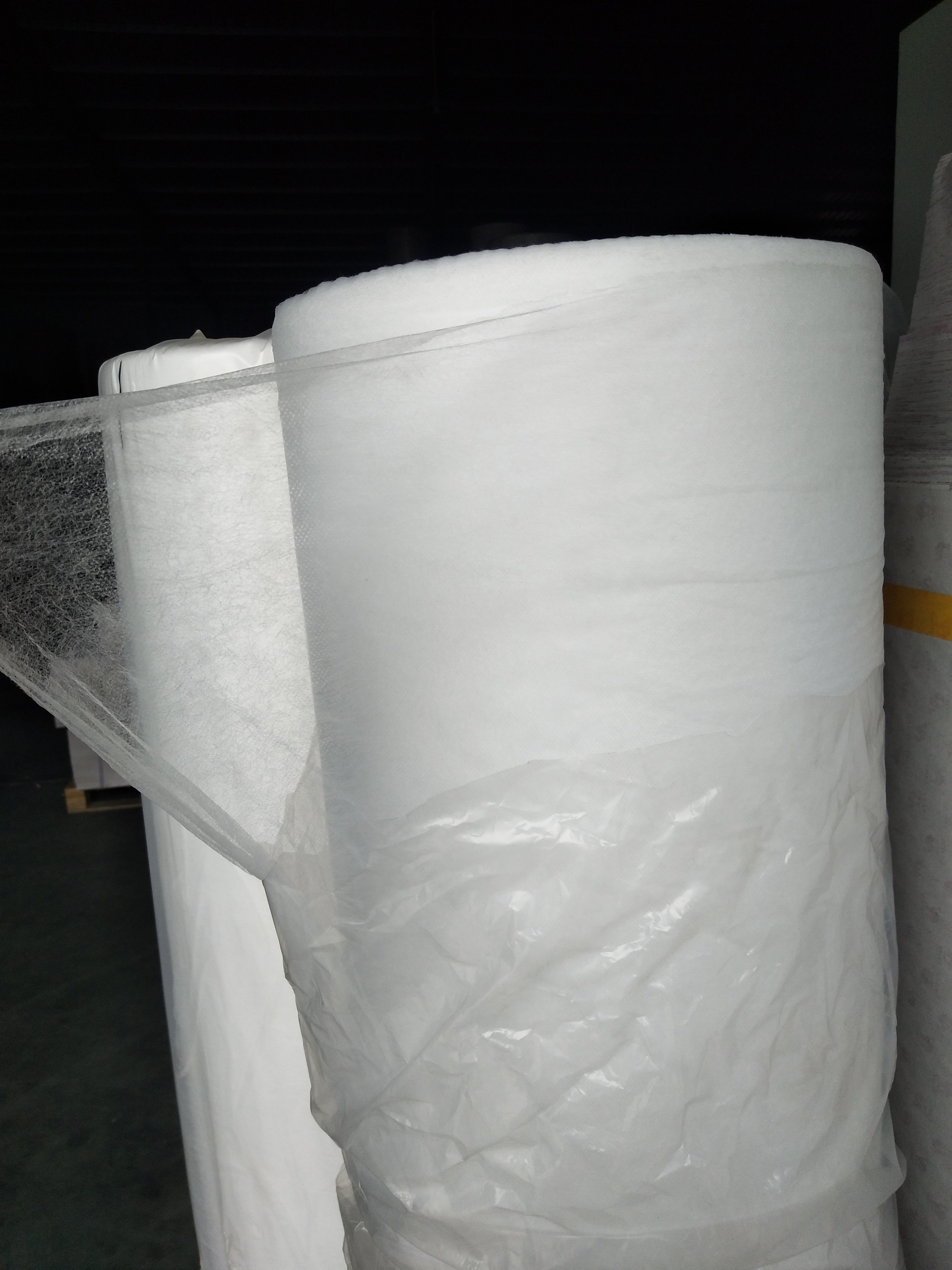 Non-woven lining Clothing cutting compartment paper Compartment white paper Cutting layered paper Ultra-thin compartment paper non-woven lining