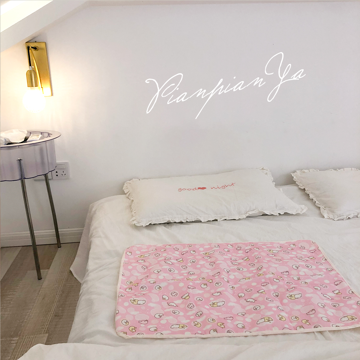 Girl heart dolphin Waterproof menstrual bed protection Menstrual pad Nursing physiological period bed pad Kawaii leak-proof