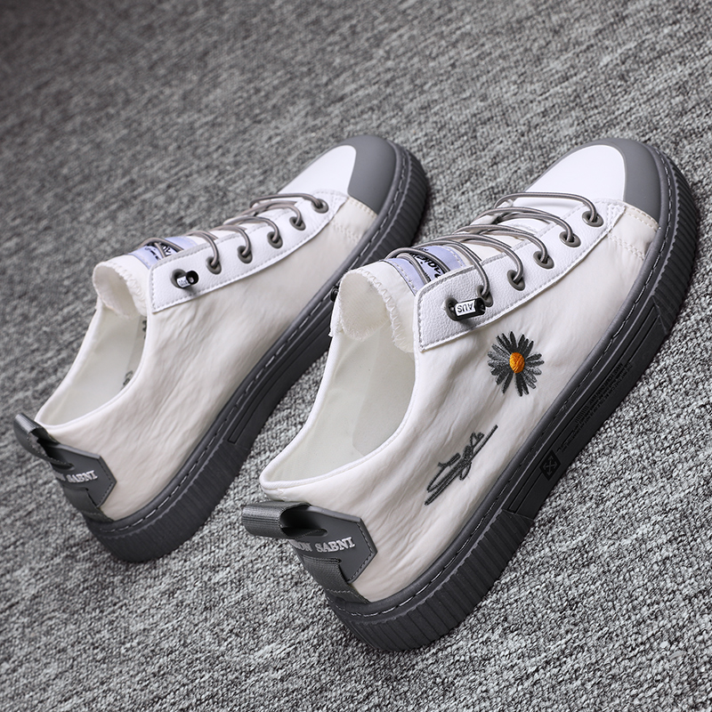 Summer casual board shoes 2022 spring new breathable One foot pedal Lazy Crowds Shoes Canvas Men's Shoes Old Beijing Cloth Shoes