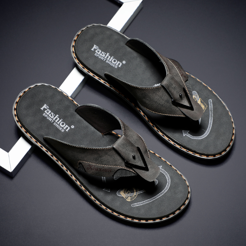 2021 Summer herringbone drag male outwear outside wearing leather slippers Outdoor Personality Cool Tug Fashion New Sandals Anti Slip Odor