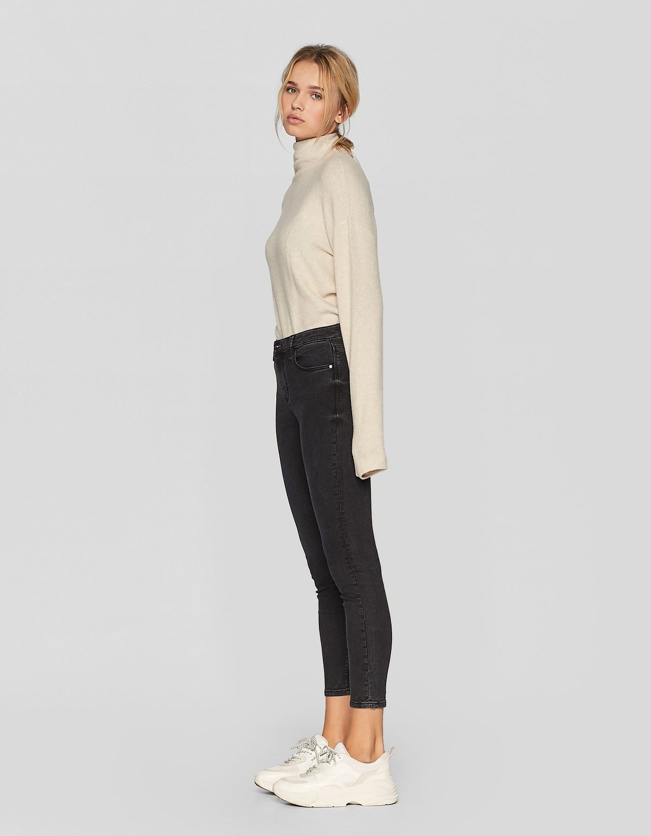 Giảm giá thu đông Stradivarius thu đông eo đen quần jeans bút chì nữ 04800449710 quần áo nữ giá rẻ