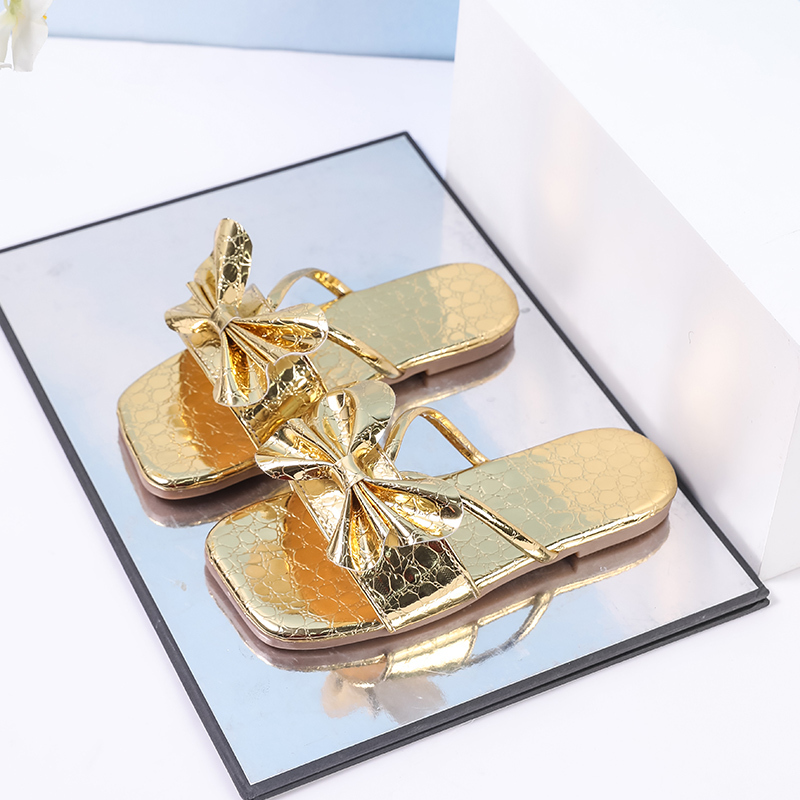 Hello Kitty Little Yellow Duck Girls' Beach Sandals Gold Non-Slip 2026 New Fairy Bowknot for Older Children