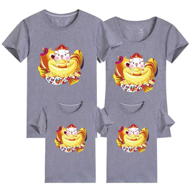 Quần áo nam và nữ năm 2019 quần áo màu đỏ in hình cha mẹ trẻ em cotton thường mặc áo thun chuồng lợn năm áo gia đình mùa đông
