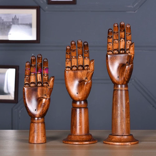 Модель рук, перчатки, браслет, стенд из натурального дерева, система хранения, аксессуар