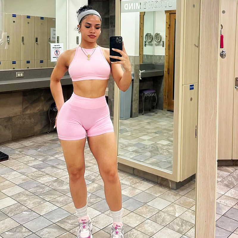 Dfyne New Style Sports Bra with Beautiful Back Design, European and American Style with Chest Pads, Backless Bellyband Fitness Top, High-Waisted Fitness Shorts