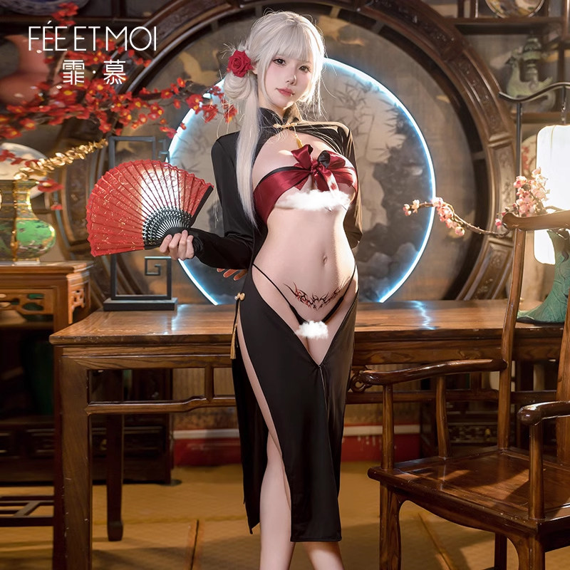 Femme Mystique Qi Pao detail 2
