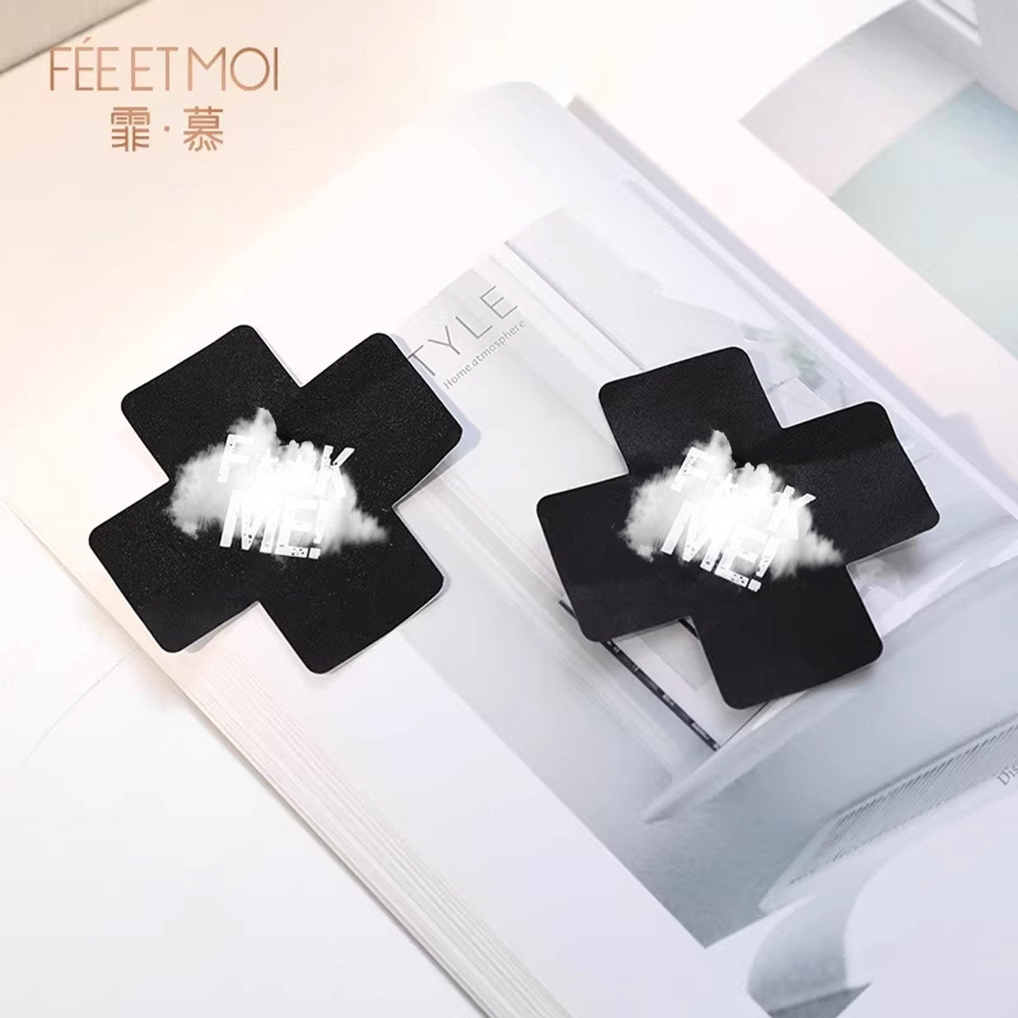 Feimu Sensual Gloves and Accessories detail 3
